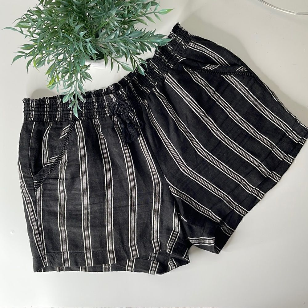 Briggs linen and rayon shorts.  Size XL.